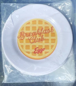 Kellogg's Eggo Breakfast Club Collectors Plastic Plates - Set of 2 - NIB - Picture 1 of 9