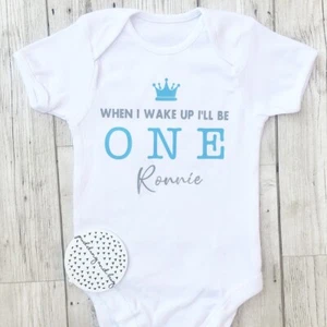 Personalisierter Jungen-Schlafanzug zum ersten Geburtstag Wenn ich aufwache, werde ich eine Weste Pyjama - Bild 1 von 1