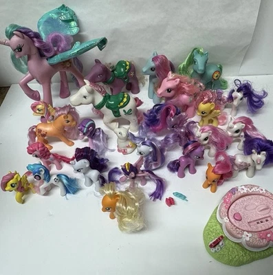 Lote De Colección Hasbro My Little Pony Ponies G1-G4-25 Figuras Cepillables Pelo Brillante MLP Foto 1 de 4