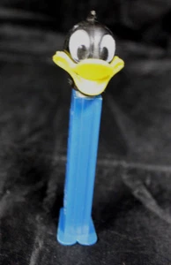 Vintage 1978 Daffy Duck Pez Dispenser Blue Base Hong Kong Warner Bros - Picture 1 of 5