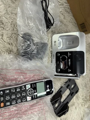 AT&T BL102 Cordless Phone Answering Machine Call Block 1 Handset DECT 6.0 - Image 1 of 3