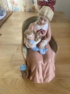 Homco "Omas Junge" Home Interior #8743 Porzellan Großmutter mit Baby Junge - Bild 1 von 2