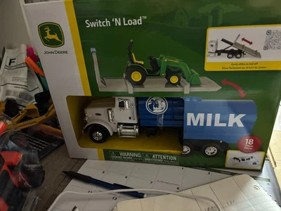 1/32 TOMY JOHN DEERE SWITH N'LOAD SET ,NEW IN BOX# B 623 - Image 1 of 2