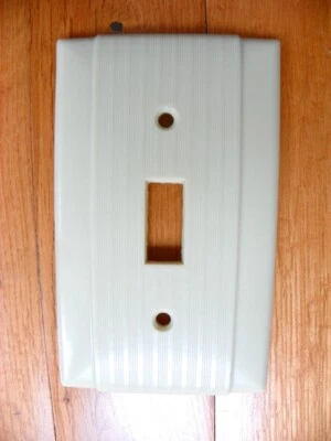Placa de tampa interruptor único vintage marfim estreita com nervuras com parafuso - Imagem 1 de 2