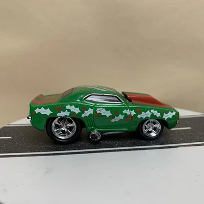 Chevy Camaro 1969 cupé Muscle Machines Holiday Hot Rods verde/rojo/blanco 1:64 casi nuevo Foto 1 de 4