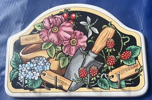 Vintage Keramik Gartengeräte und Rosen 4 Schlüsselhalter - Bild 1 von 8
