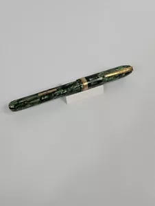 Pluma Estilográfica Majestuosa De Colección Estriada Verde con Punta de Iridio Plumín - Imagen 1 de 9