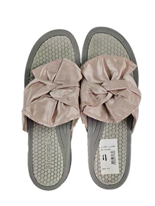 Bare Traps Diana Sandal Women 11 Pink Gray Taffeta Wedge Comfort Flaw NWT - Picture 1 of 10