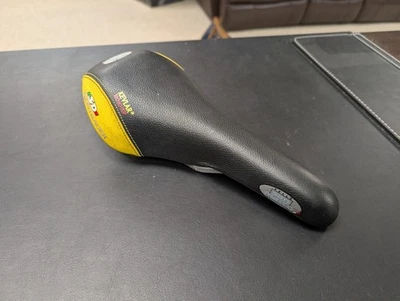 Sillín de bicicleta Selle San Marco 3D Bontragger con inserciones amarillas Foto 1 de 4