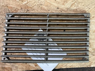 Parrilla de parachoques derecha/pasajero Porsche 914 1970-1974 91455926010 91455925810 Foto 1 de 4