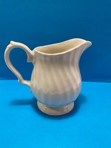 Lovely Vintage Ivory Colored Swirl Design Ceramic Creamer Made In England - Picture 1 of 10