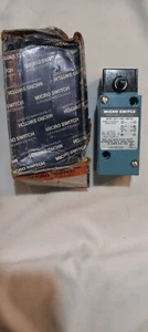 Honeywell LSYMC6D Limit Switch 10 Amp 600V new old stock - Picture 1 of 6