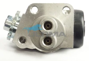 RIGHT FRONT UPPER WHEEL CYLINDER FOR TOYOTA HILUX RN40 1.6L 12R - Picture 1 of 1
