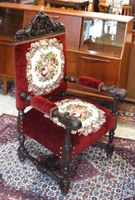 Sillón renacentista francés antiguo de roble | Tapizado rojo nuevo Foto 1 de 4