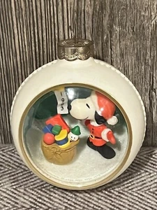 Vtg Hallmark Snoopy and Friends 1984 Diorama/Panorama Christmas Ornament 3" - Picture 1 of 10