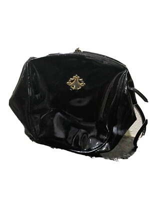 Cartera Albert Nipon de charol negra con cierre Foto 1 de 3