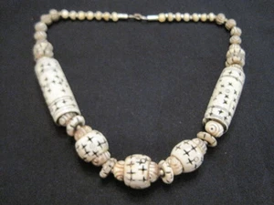 Collar vintage de cuentas talladas de 21" ~ peso pesado  - Imagen 1 de 6