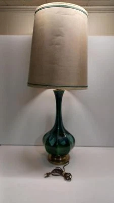Винтажная зеленая капельная стеклянная настольная лампа MCM с латунным основанием - Изображение 1 из 4