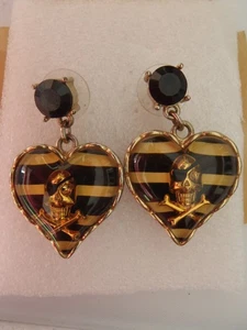 Vintage Betsey Johnson Pirate Striped Skull & Crossbones Lucite Heart Earrings - Picture 1 of 4