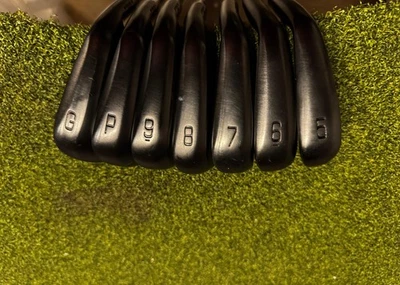 Juego de hierro forjado negro Mizuno JPX 925 5-GW, Dynamic Gold Mid S400 Stiff Flex, diestro Foto 1 de 4