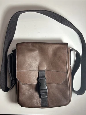 Bandolera de cuero marrón fósil bandolera correa ajustable cierre de hebilla Foto 1 de 4