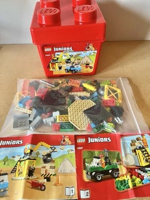 Lego Juniors leicht zu bauen 10667 in roter Aufbewahrungsbox komplett mit Anleitungen  - Bild 1 von 3