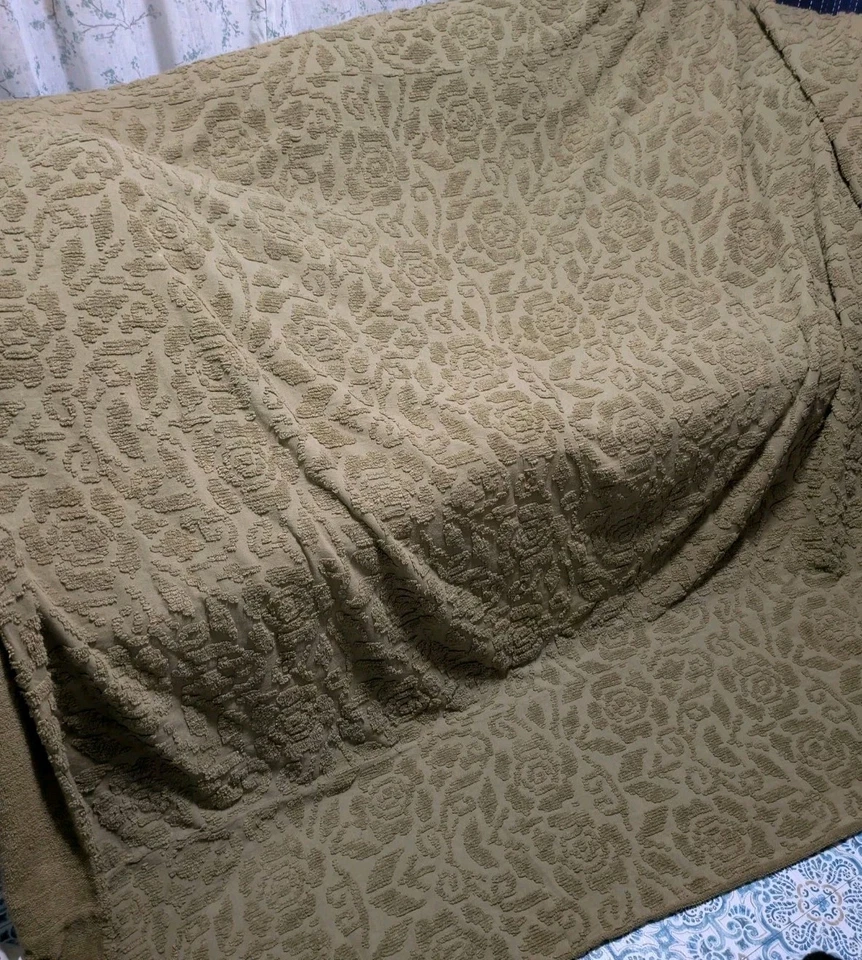 Edredón Bella Notte tamaño Queen verde oliva chenilla algodón nácar botones Foto 1 de 4