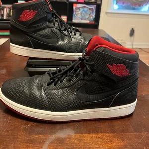 Nike Air Jordan 1 High Nouveau scarpe pelle di serpente uomo taglia 10,5 819176 001 - Foto 1 di 9