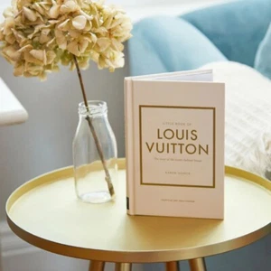 Little Book of Louis Vuitton: The Story of the Iconic Fashion House (Hardback or - Picture 1 of 3