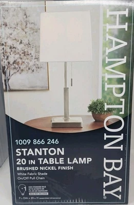 Hampton Bay Stanton 20 pulgadas Lámpara de mesa de níquel cepillado con pantalla de tela blanca ~ Nueva Foto 1 de 4