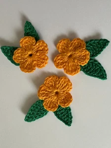 🌸🌸🌸6 Applikation /Aufnäher, gehäkelt/Blumen Handarbeit/ Baumwolle 🌸🌸🌸 - Bild 1 von 2