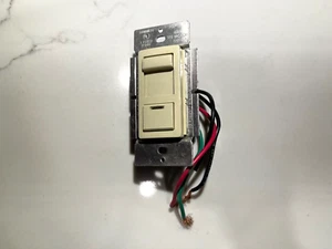 Leviton Decora IP-106 ILLumaTech Preset Slide Dimmer - Picture 1 of 3