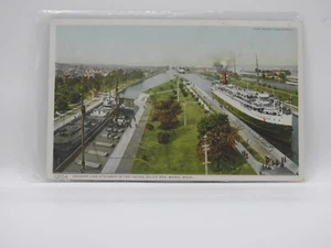 Postal Anchor Line Steamship in the Locks Sault Ste Marie Michigan Bridge G848 - Imagen 1 de 2