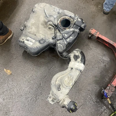 Volkswagen Jetta 2010-2014 deportivo 2,0 L TDI tanque de combustible OEM. Foto 1 de 4