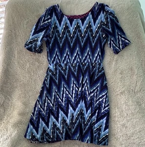 Emily West reversible Dress Girl’s 8 Blue Chevron & Multicolor Aztec Stripes EUC - Picture 1 of 6