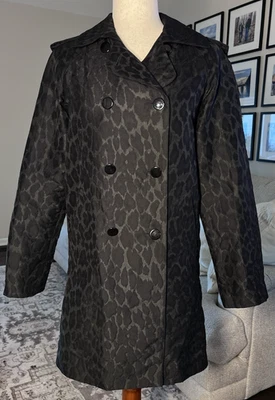 Sandro Paris 黑色动物印花无衬里风衣,尺寸 FR 36 — 第 1/4 张图片