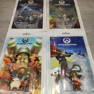 Blizzard Overwatch Comic + Backpack Clip Hangers Set of 4 NEW SEALED - Picture 1 of 5