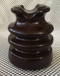 VINTAGE LARGE BROWN PORCELAIN INSULATOR ~ SADDLE TOP ~ UNMARKED - Picture 1 of 8