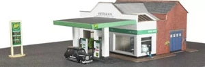 Metcalfe N Scale , PN181 Service station. Ready-made for your Layout - Picture 1 of 3
