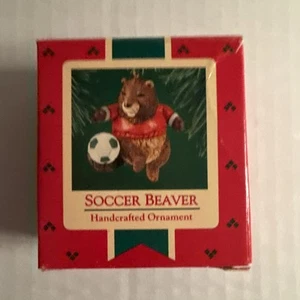 Adorno artesanal de castor de fútbol - Imagen 1 de 5