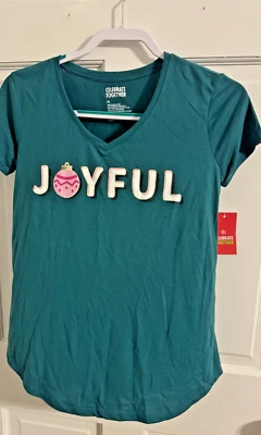 Camisa de manga corta Celebrate Together adorno navideño alegre para mujer talla XS Foto 1 de 3