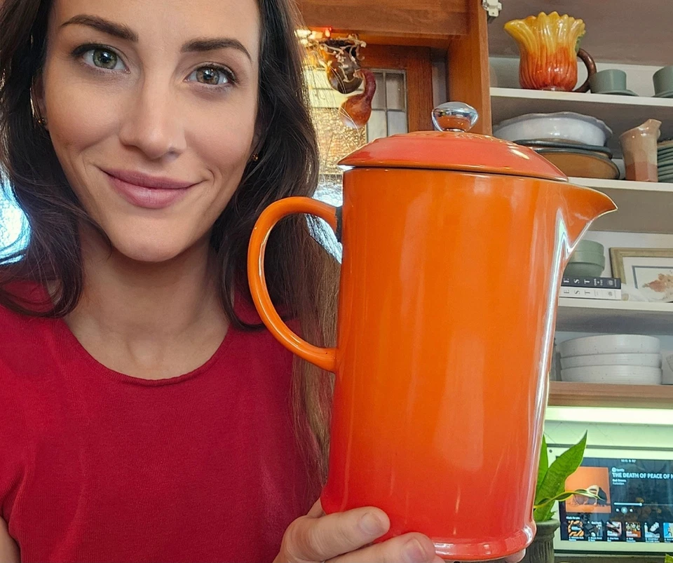 Cafeteira Le Creuset grés rara imprensa francesa 6-4 laranja chama 34 oz B - Imagem 1 de 4