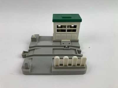 Tomy Bell Signal Station Trackmaster 1977 Thomas the Train Missing Crossing Sign Foto 1 de 4