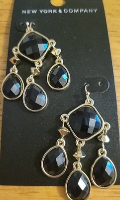 Pendientes New York and Company Gancho Negro Y Dorado Cuelga Foto 1 de 4