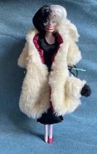 Cruella De Vil Disney Villains Sammlerpuppe Vintage mit Mantel - Bild 1 von 7