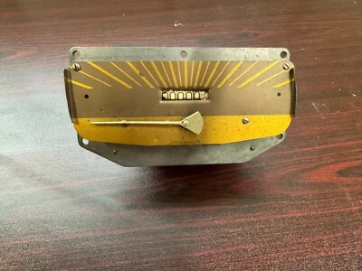 NOS Stewart Warner Speedometer for a 1941 Ford Deluxe Foto 1 de 4
