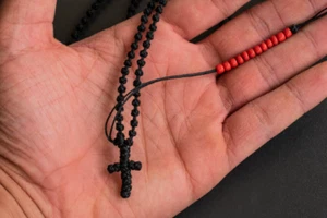 300 Negros Rojos Pequeños Nudos Hombres Ortodoxo Cordón Encerado Cuerda de Oración Chotki Brojanica - Imagen 1 de 3