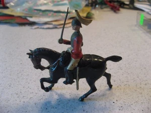 Soldatino giocattolo in piombo Guardia della vita reale vintage Britains montato con spada - Foto 1 di 3