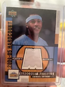 2004-05 UPPER DECK HARDCOURT MATERIALS JERSEY CARMELO ANTHONY - Picture 1 of 2