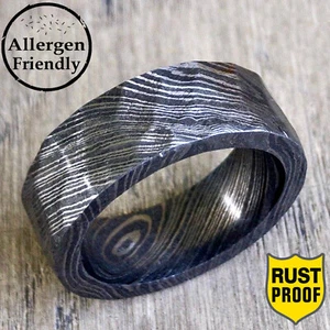 Anello In Acciaio Damasco Classico Personalizzato Gunmetal per Lui Fascia Matrimonio Semplice Da Uomo - Foto 1 di 7